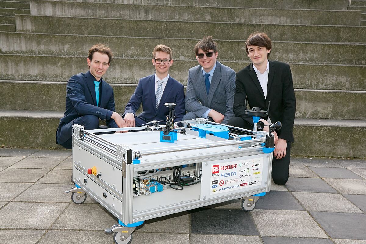 Richard Pruckmair, Mathias Waltner,  Nino Wieland und Michael Erber von HTL Rennweg in Wien gehen mit ihrem Projekt „PowAirLoop“ ins Rennen zum den Bosch Innovationspreis 2026.. 