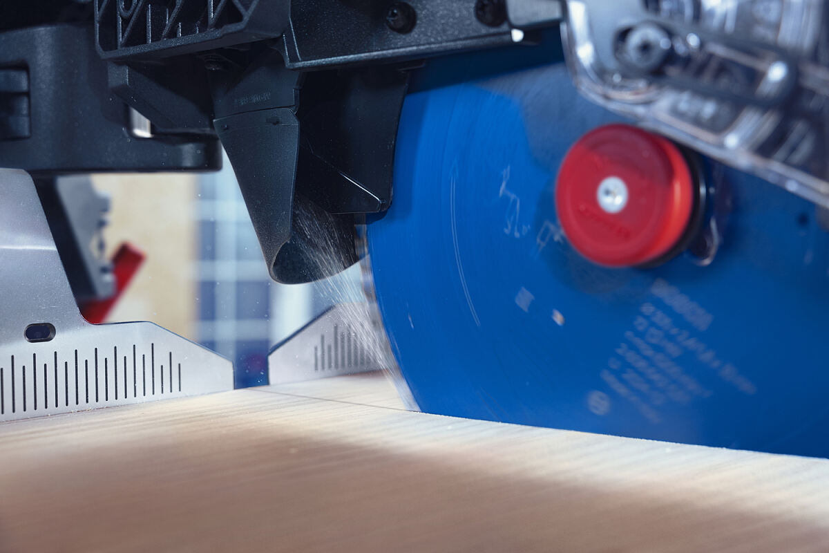 EXCM341-305GD: Kapp- und Gehrungssäge mit Compact Glide System