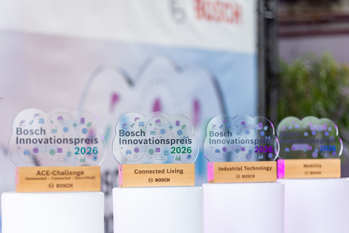 Neben der begehrten Trophäe (Bild) und dem Akku-Schrauber Ixo von Bosch freuten sich die vier Gewinnerteams über eine 1.500-Euro-Siegerprämie.
