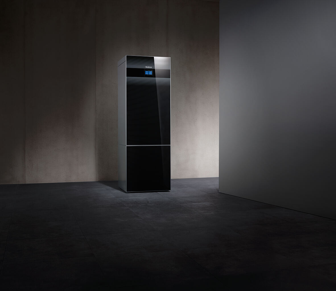 Für eine ansprechende Optik am Aufstellort sorgt das moderne Titanium Design der Sole-Wasser-Wärmepumpe Logatherm WSW186i. 