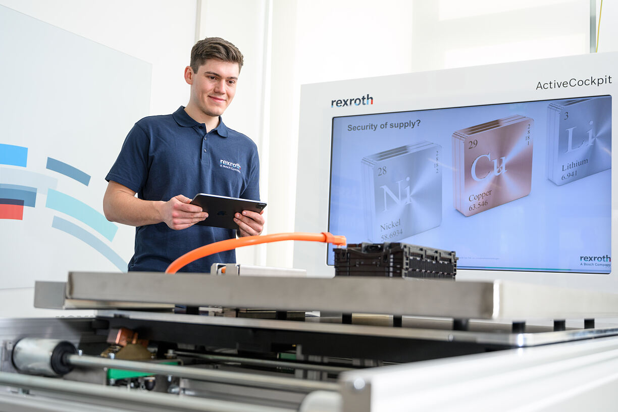 Eine Automatisierungslösung von Bosch Rexroth übernimmt in einem patentierten Verfahren die innovative Tiefentladung der Hochleistungs-Batteriezellen. (Bildquelle: Bosch)