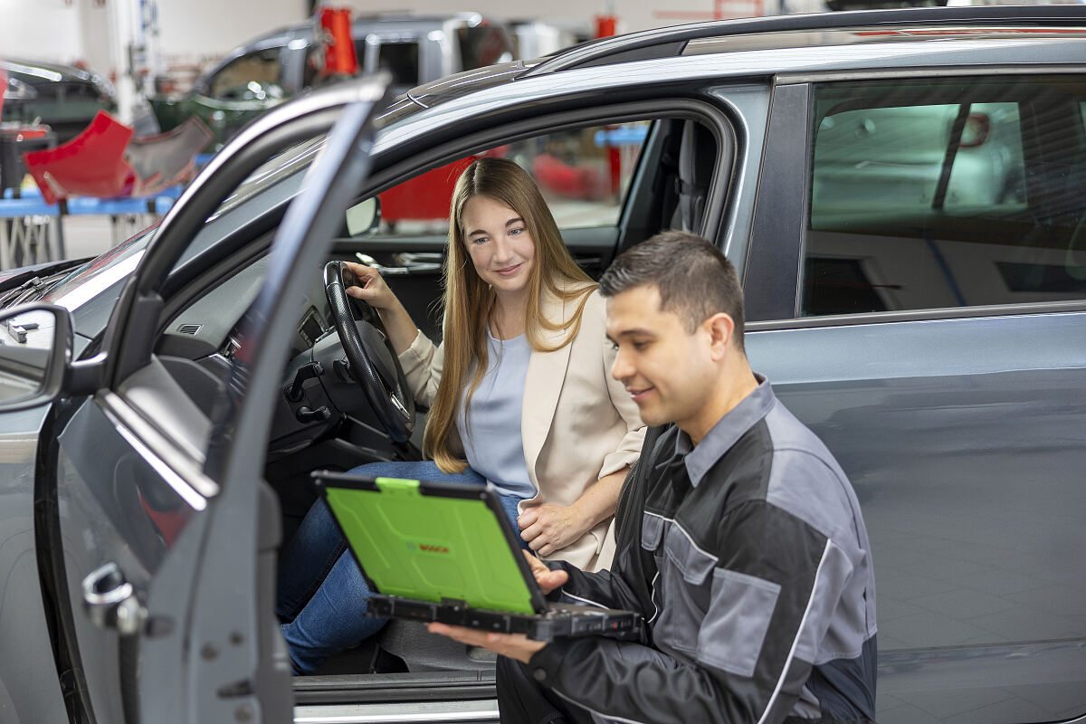 Mit dem neuen Gebrauchtwagenzertifikat bietet Bosch eine Lösung, die auf Basis gespeicherter Fahrzeugdaten schnell und einfach eine herstellerunabhängige Bewertung und Bescheinigung des Gebrauchtwagenzustands ermöglicht.