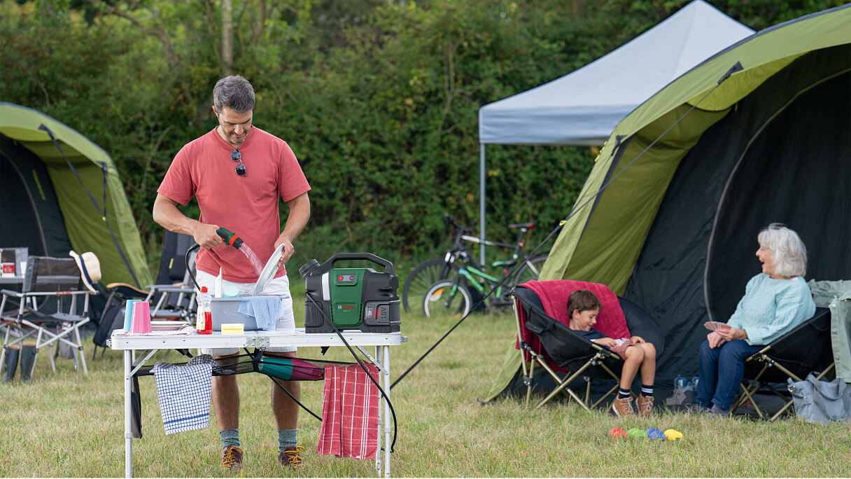 Verschiedene Einstellungen gegen Schlamm und Schmutz: Fontus 18V-6 Bike Cleaner mit integriertem Tank