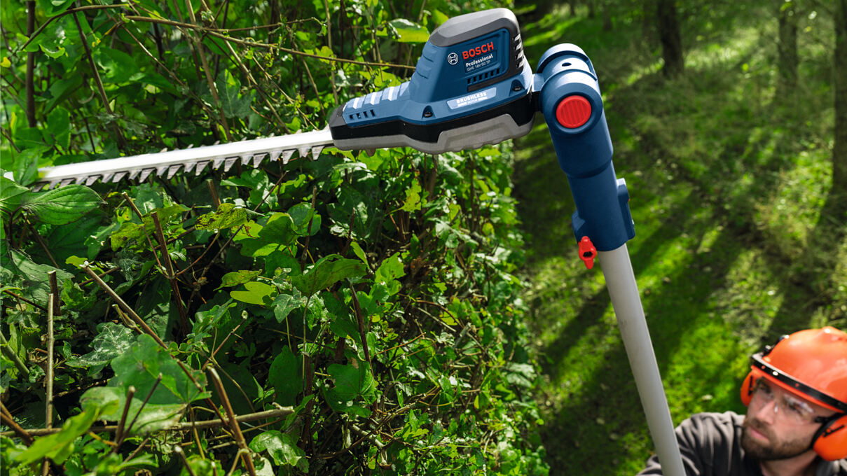 Kabellose Teleskop-Heckenschere GHE 18V-50 TP Professional