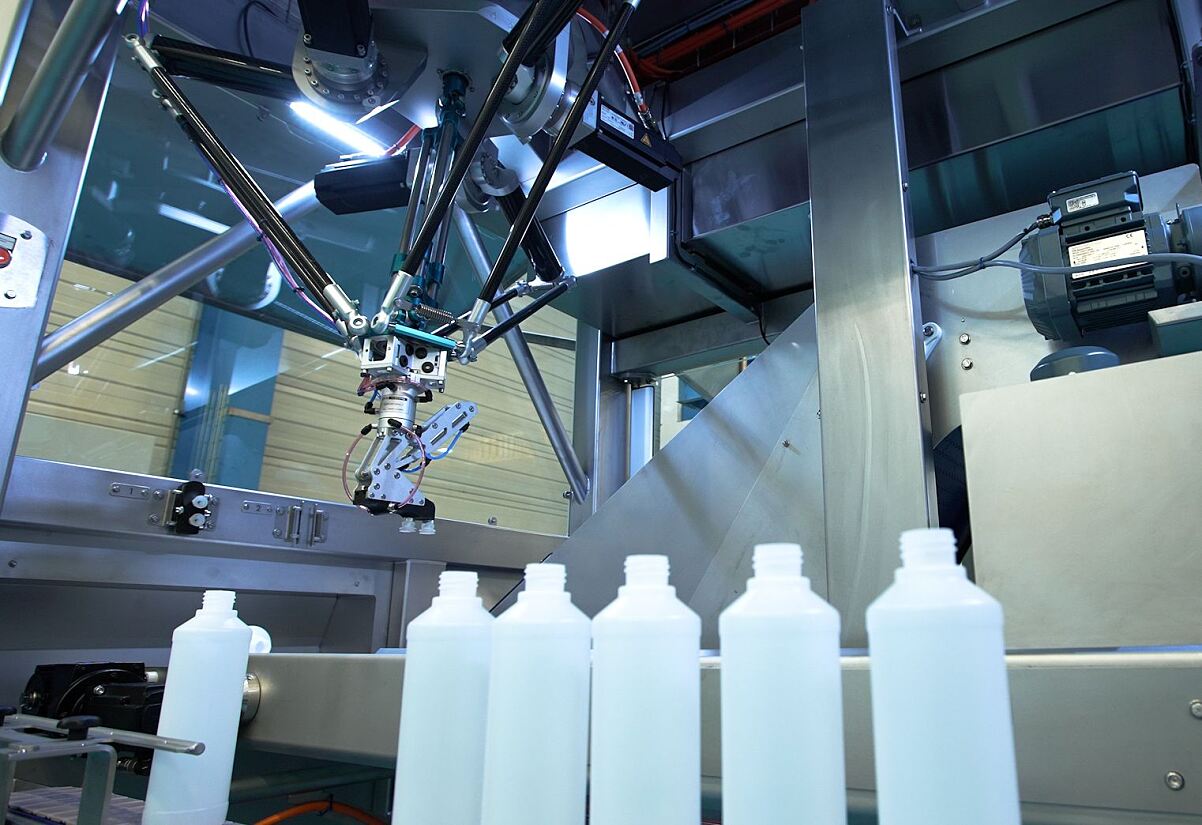 Die gemeinsame Verwaltung von SPS und Roboterfunktionen über Steuerungstechnik aus dem ctrlX AUTOMATION Portfolio von Bosch Rexroth vereinfacht die Maschinenarchitektur erheblich.