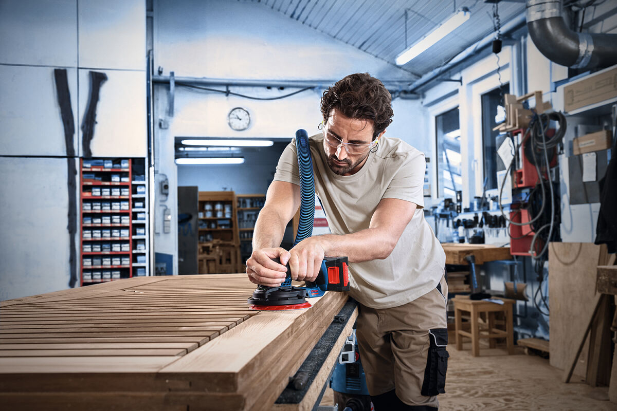 Akku-Exzenterschleifer EXPERT EXEX18V-150-5 in Boschs Top-Leistungsklasse für Profis